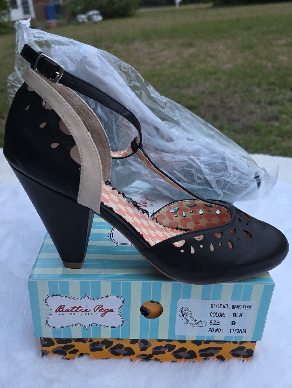Bettie Page Black w/ Cream Cutout T-Strap Retro Heels Size Vintage Style Pinup 9